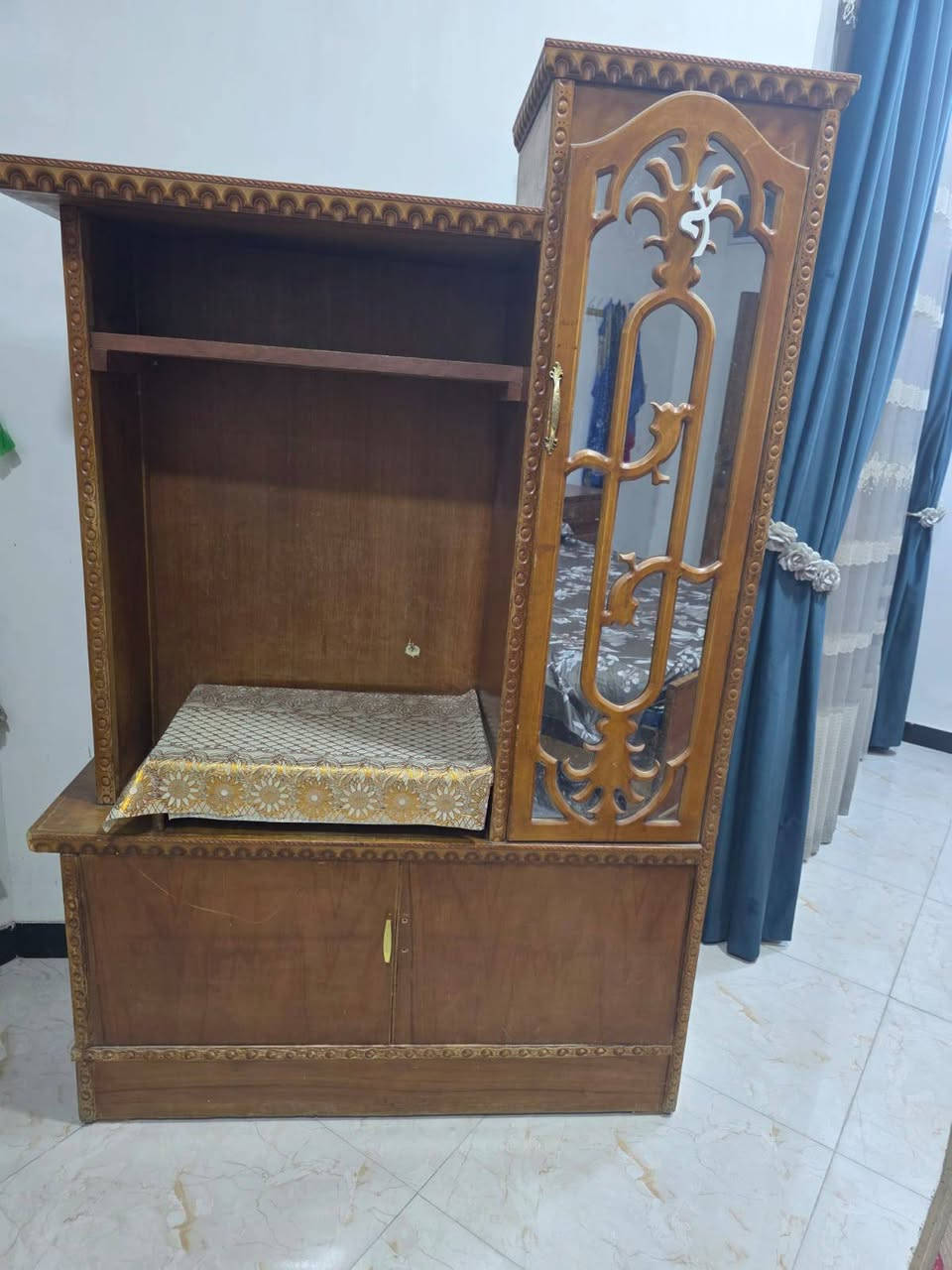 السلام عليكم غرفة نوم خشب صاج 6 باب مع ملحق ابو القلعة السعر 1,500
***********
