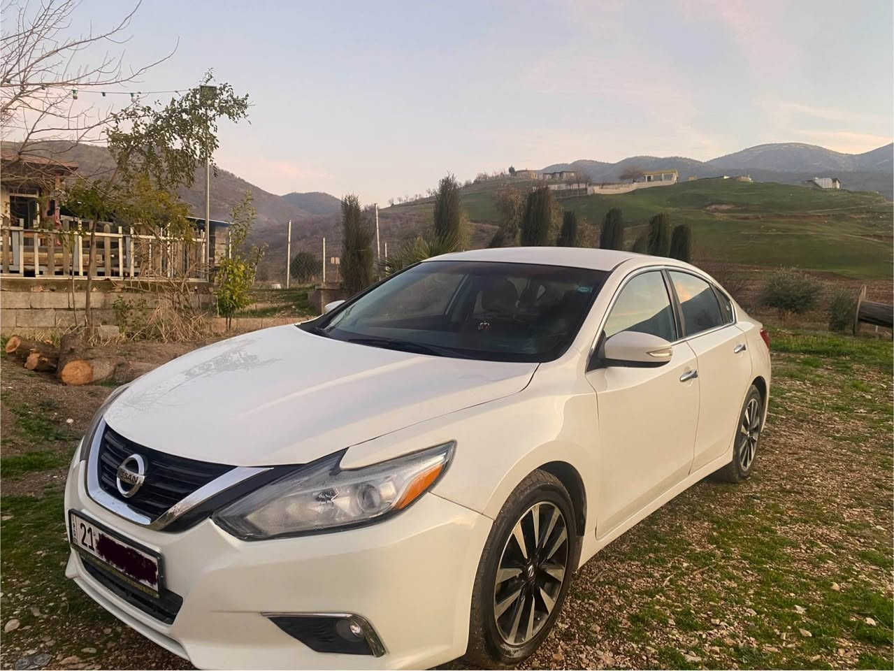 Nissan altima 2018 SL 
سەیارەکە فول موصفاتە و تەنها سلاید نییە. 
سۆنەری سەیارەکەم داناوە. 

125 گەڵا و مەجال. 

***********
*********** حلبجة, السليمانية
