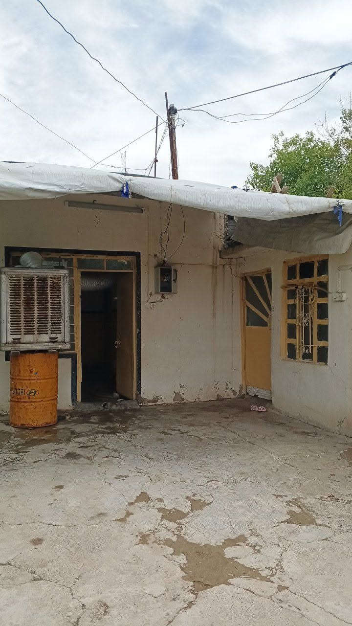 سلام عليكم بيت البيع تجاوز حي انتصار شارع 60 من جيهت الميثاق المساحه 160 غرفه نوم+ هول+استقبال +مطبخ خارجي +حمام هم خارجي   توصل عل رقم  ‏‪***********‬‏ السعر 8 مليون وبي مجال
