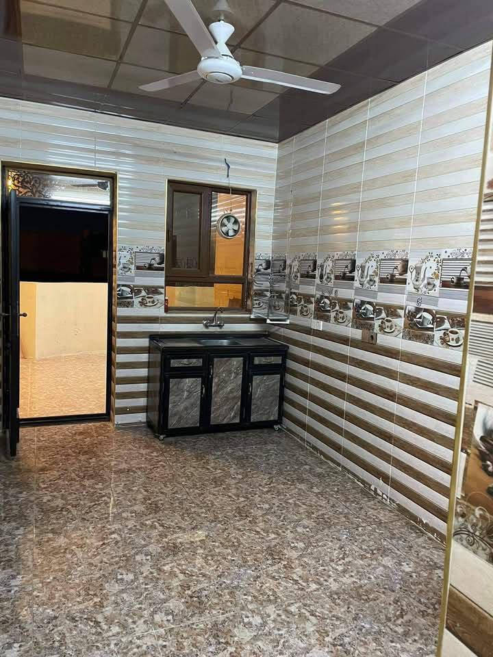 السلام عليكم
دار للايجار دار للايجار طابق ثاني جديد مساحة (200)متر
يحتوي على غرفتين نوم كبيرة وصالة كبيرة ومطبخ ومخزن وحمام غربي وحمام شرقي وبلكونة امامية وبلكونة خلفية ومع سبلت جديد
وكاونترات مطبخ

سعر الايجار (300) الف بالشهر 

العنوان : تكريت القادسية خلف المعارض قرب جامع الغفران ومدرسة الغفران

للاستفسار الاتصال:***********

