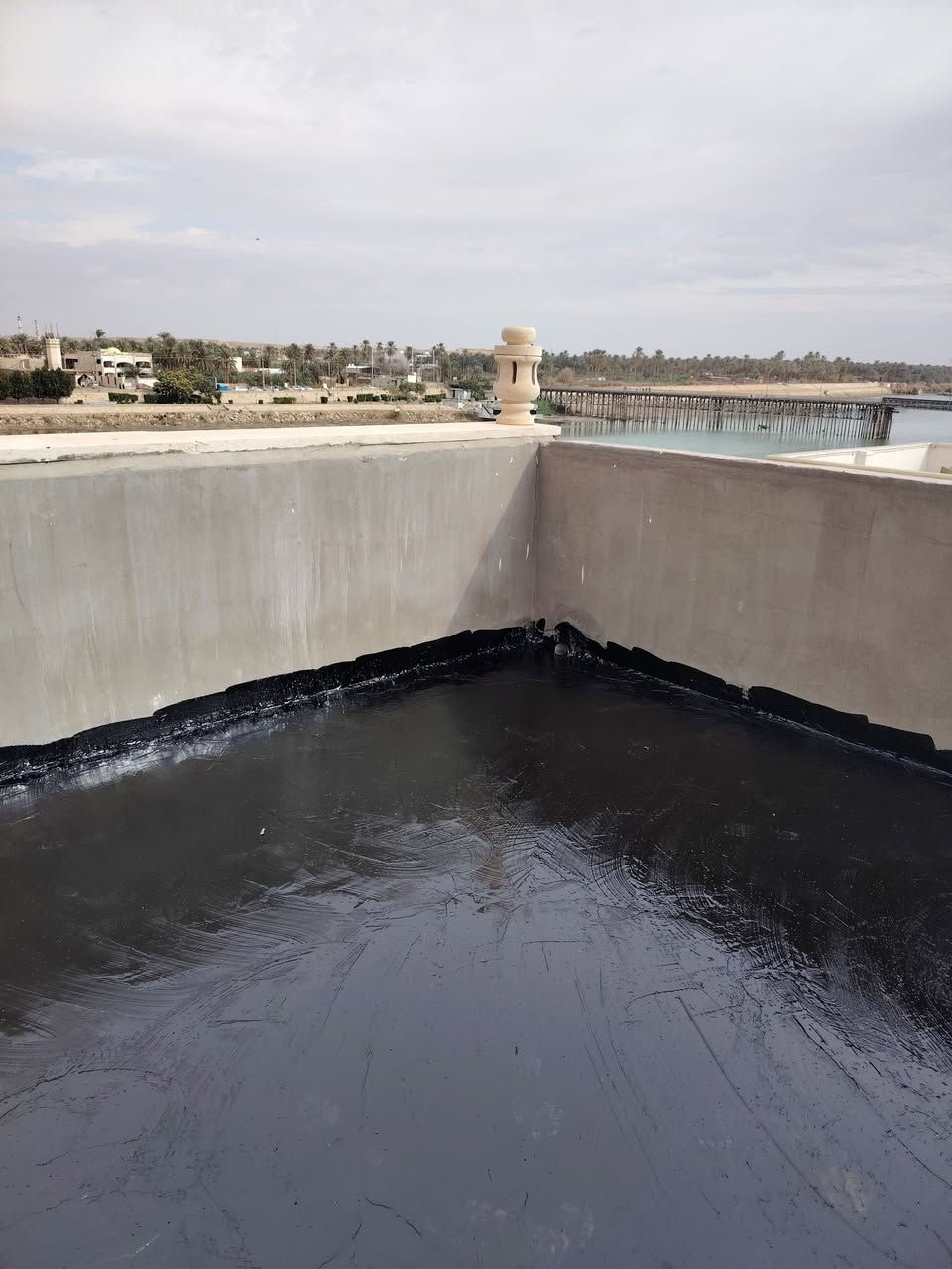 نحن مستعدون لتقير المباني والبيوت
وتزفيت الأساس وعمل الاوزوكام 
وعمل اللباد والماستك وتقيير السراديب واحواض الماء في جميع المحافظات
***********
*********** واتساب
