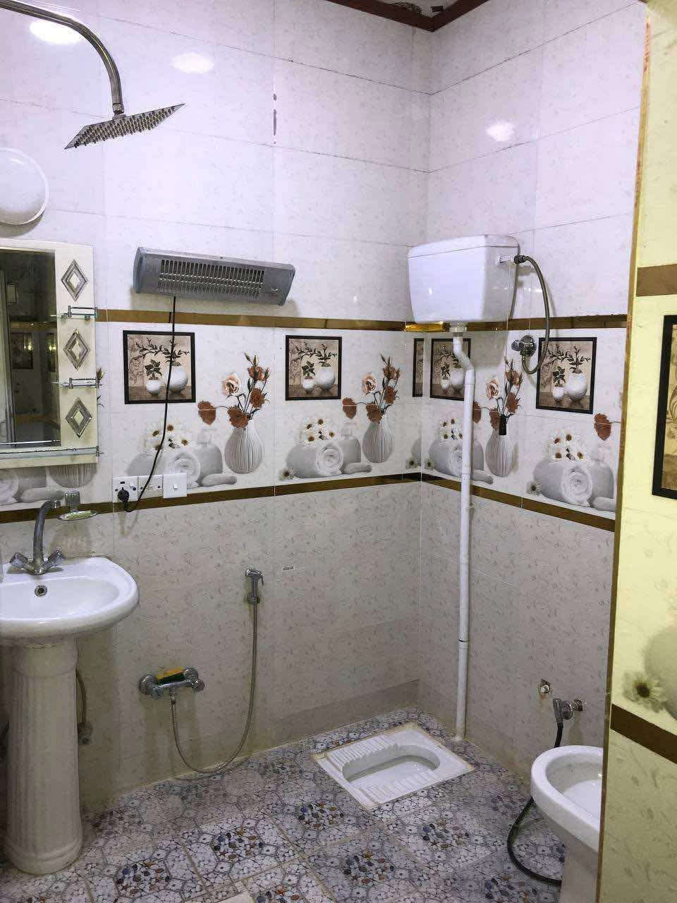 شقه للايجار في حي سكر قرب مول سانكو
***********

ايجارها 200( تحتوي ع غرفه واحده بدون هول ومطبخ وصحيات )
