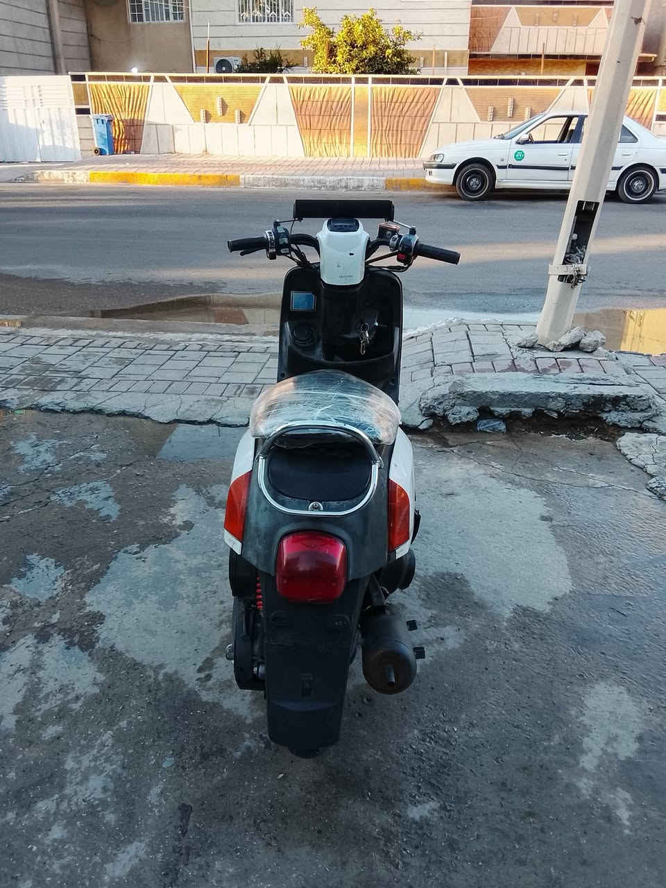 سلام عليكم دراجه ماكس بوليس ميه 120/دراجه مجفته بس/كهربائيات كله شغاله/السعر 400 أو بيه مجال العنوان بغداد البنوك /رقم واتساب او رصيد/***********
