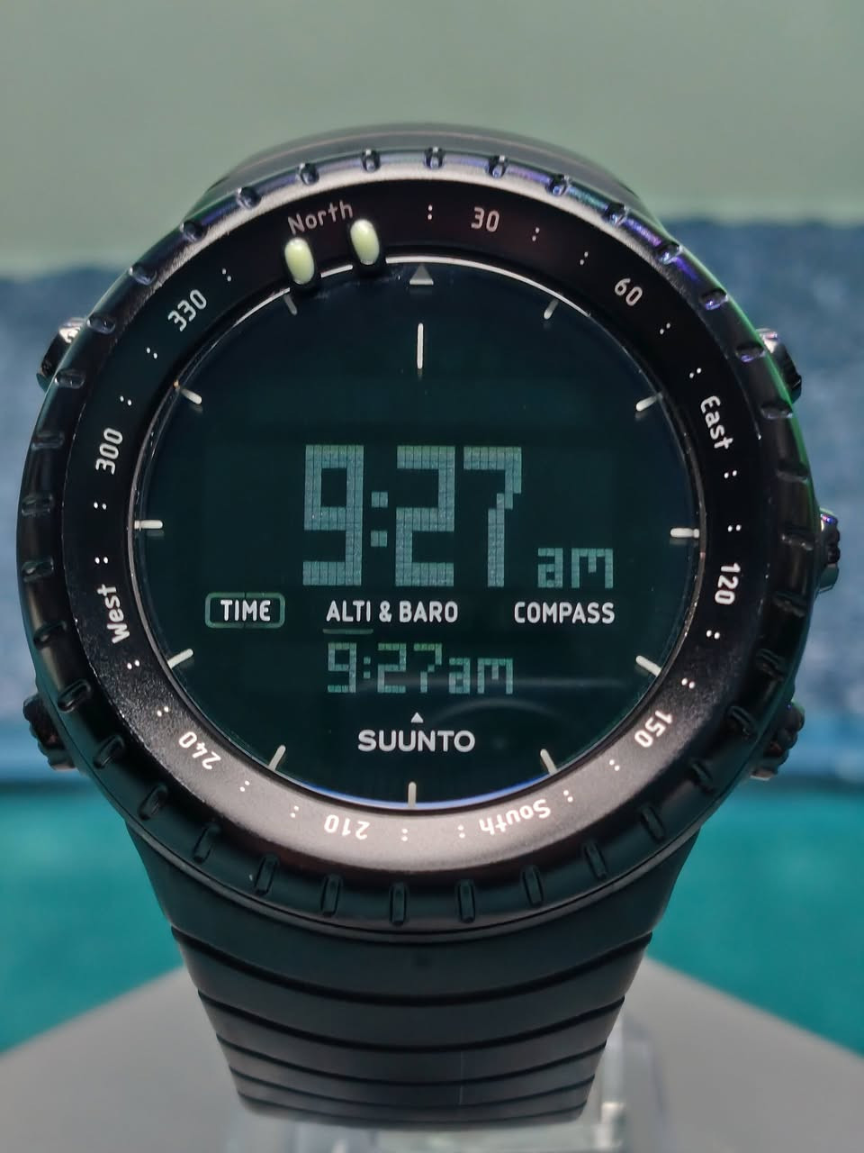 السلام عليكن 

ساعة سونتو كور رجالي اصلي مستخدم 

° الوصف
• ساعات Suunto الرياضية: تتميز ساعات Suunto الرياضية متعددة الاستخدامات والمتينة بأنها رائعة للجري والسباحة وركوب الدراجات وتمارين الصالة الرياضية والمشي لمسافات طويلة والرياضات الخارجية الأخرى ؛ مهما كانت احتياجاتك ، فإن Suunto لديها ساعة لك.

° المعلومات الأساسية
• القطر 49 ملم الارتفاع 14 ملم
• منبه يومي 
• كرونوغراف
• وظيفة البوصلة
• بيانات الملاحة والطقس 
• شروق الشمس وغروبها
• تنسيق 12و 24 ساعة
• تقويم اليوم وشهر وتاريخ 
• مؤقت عداد تنازلي
• إضاءة لون اخضر 
• إنذار العاصفة
• تتبع الضغط الجوي
• قياس الارتفاع
• قياس العمق
• قياس درجة الحرارة
• قياس ضغط الهواء
• قياس عمق للغطس
• قياس مستوى سطح البحر 
• زجاج كرستال معدني
• قفل التحكم بالساعة 
• مقاومة للماء 30 متر

جميع الساعات اصلية معا ضمان🤍.

العنوان: - بغداد - مدينة الصدر ـ الأورفلي 
توصيل لجميع المحافظات 
التواصل واتساب *********** 🤍.
