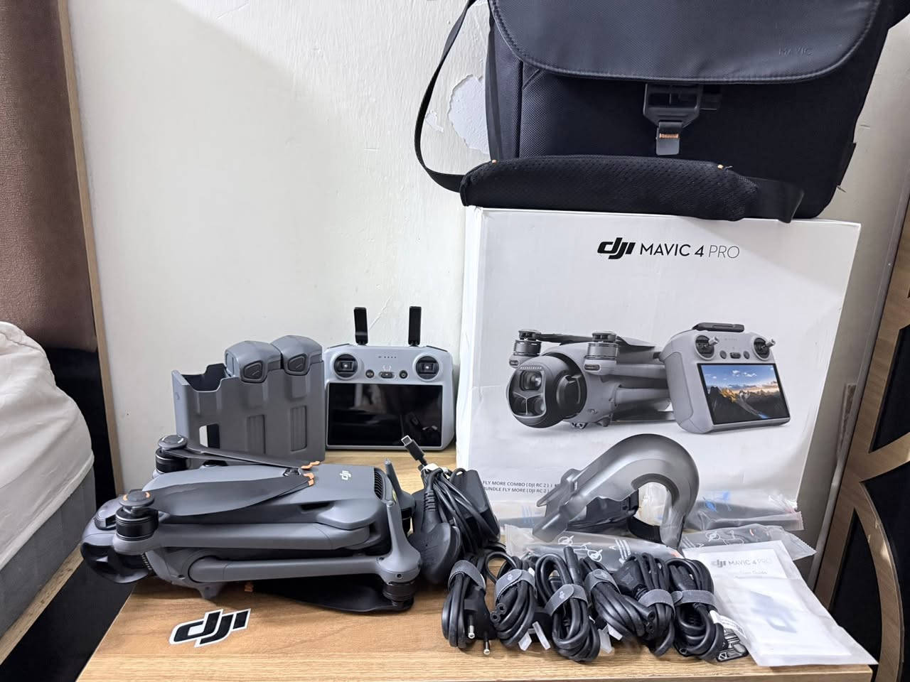 السلام عليكم 
dji.   
MAVIC.  4.    PRO.  KOMPO. SMART
مافك فور برو كومبو سمارت 
درون نضافه 100/100 
مكفوله من شخط جدااا نضيفه 
ستعمال قللللليل 
السعر وكل التفاصيل داخل الاستوري 
مكاني بغداد الاعضميه 
***********

