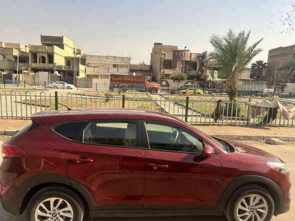 السلام عليكم توسان موديل 2018 بعده جديده للبيع 
أمريكي موصفات عاديه ماشيه 38 ألف 
بيهه صبغ باب وباردين ع كد أربع أصابع 
170 وبيهه مجال 
 مكان بغداد جميله ***********
