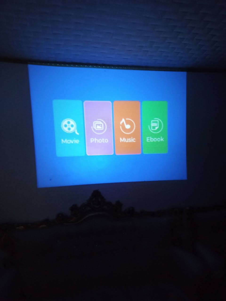 داتاشوب عرض البيانات LED YK200
عندي اخر قطعتين ع اول تم ب العافيه 
السعر ٢٠ آلاف 

حجز والاستفسار واتساب 
***********📱
يوجد خدمة توصيل 🚕 
محافظات 5الاف 
بابل المسيب 3 آلاف 
المسيب حي العسكري 🏍️ مجاني
