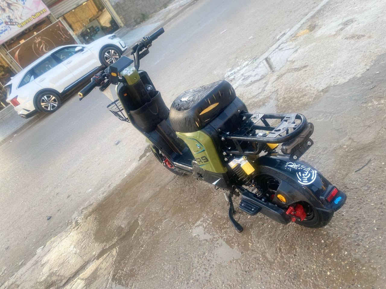 السلام عليكم R9 للبيع كل نقص ما بيه موديل 
2026 جديده فول سرعه 109
بطاريات 5 الكبار 32 امبير دراجه بيه ترتيب وعلى ايدي ع فحص كلشي كامل بيه 
مكاني بغداد البلديات***********
السعر 400 قفل 🔐 مستعجل على بيعته
