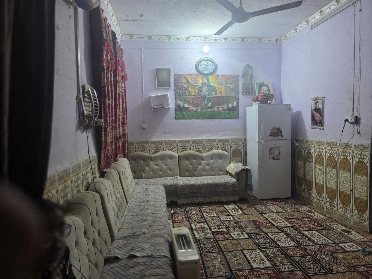 السلام عليكم بيت زراعي للبيع  طابقين مساحه ٢٠٠م
تفاصيل البيت الطابق الاول غرف ٣ + صاله + مطبخ + ديوانيه + صحيات 
الطابق الثاني غرفه ١ + صاله 
المكان سوق الشيوخ شارع العصري منطقه المهافيف 
السعر ٤٨  مليون وبي مجال 
للستفسار *********** واتساب ***********
