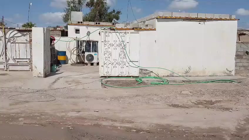 سلام عليكم عندي بيت مكون من مطبخ و صحيات داخل وخارج غرفت  النوم ودوانيا 7متر بل تجاوز في الجبيريه الأولى للبيع وسعر عل هاذ رقم ***********
