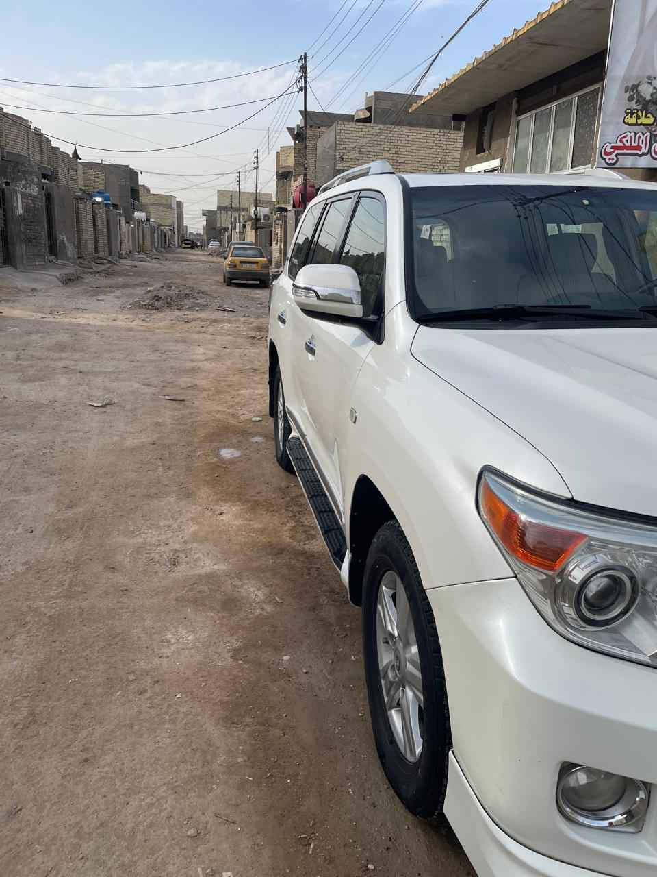 لاندكروز 2010السياره فول وكلش نضيفه مكفوله من الضربه وصبغ ما عدا شبر بل باب الخلفي رقم بغداد بسمي السعر 305 مكان السياره بغداد البلديات رقم *********** Colombo, Sri Lanka
