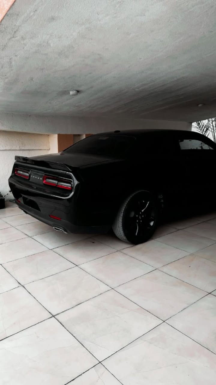 الله بالخير 
جالنجر 2022
V6 3600 

ماشيه 43. الف كيلو 
كشنات مخمل اسود 
سياره بلاديه ما ملعوب بيه 
شاشه وسط 
تحكمات استيرن 
بيه نظام لسبورت ولعادي 
ضربتها جاملغ ايسر وشوي من باب
امبدل جاملغ نفس لون 
وباب مصبوغ  بنيد راجع بارد 
باسمي رقم جديد سعر 207
 مكانه بصرة ***********
