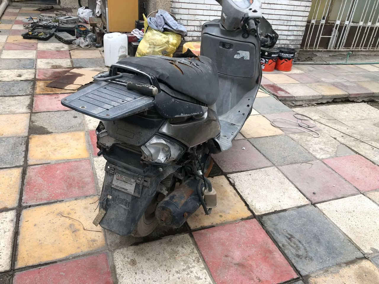 السلام عليكم
دراجة فراشة ١٤٠ الدراجة متروكة صارلهة سنة بيهة خنكة سبب البيع مو فارغ لتصليحهة و قلة المصلحين مكاني البلديات مقابل الامن العامة 
السعر : ٢٢٥
الرقم : ***********
