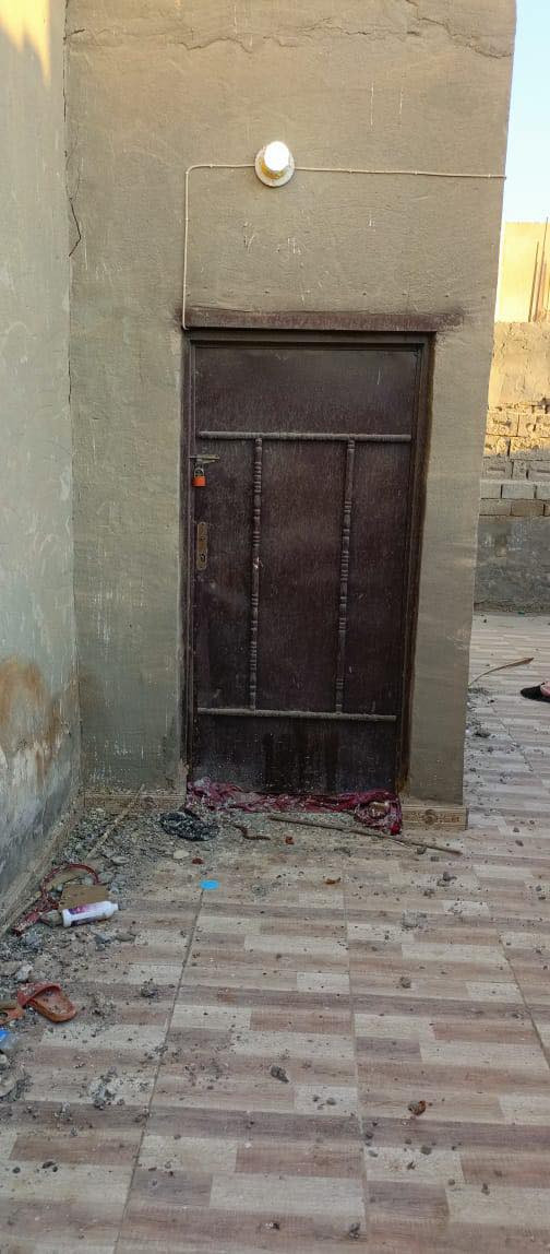 سلام عليكم بيت للبيع مساحة ٣٠٠ متر 
حي الملايين خلف حسينية ال رباد
بناء بلوك يحتوي على (غرفه وصاله ومطبخ واستقبال وصحيات )
السعر /٢٠ 
للاستفسار مراجعة مكتب عقارات الفنار 
مجاور مستشفى الخضر العام (***********)
