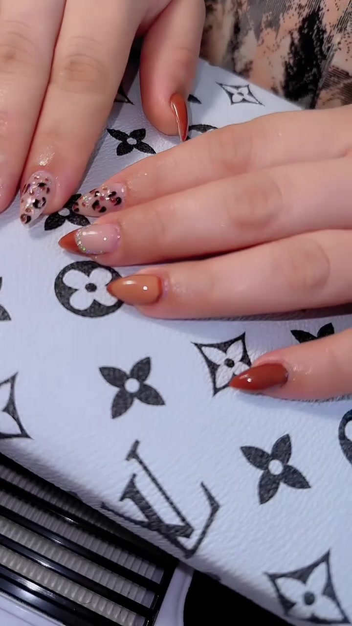 ✨ بنات لا يفوتكم العرض
العروض مستمرة
الى بعد العيييد 

💅 عروض الأظافر:
• جل اكستيشن + جلش قدم — 25 
• اكس جل + جلش قدم — 25 
• كفر جل —20
• جلش يد — 10
• جلش قدم — 10
• بناء رجل مع جلش ودزاين — 20.

🧴 خدمات إضافية:
• إزالة جلش — 5
• إزالة أكرلك — 5

🔥 الحجز مفتوح هسه

📩 للحجز والاستفسار راسليني خاص


**إذا كنت صاحب هذا الإعلان وتريد حذفه لأي سبب، رجاءا أرسل رسالة إلى الدعم الفني**