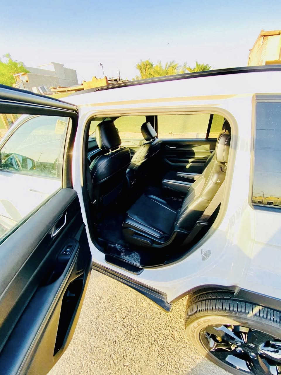 السلام عليكم
جيب البيع الموديل 2024 اللون ابيض 
1لادار 
2سياقه ذاتيه 
3كشنات منفصل 
4شاشه 
تخم تاير ويل جديد 
عداد الاكتروني 
سياره جديده بمعنى الكلمة كلين تايتل 
ماشيه 8زيرو 
صندوق كهرباء 
كشنات كهربائي 
رقم دولي 
بدون حادث مجرد سرقه جاملغ وبنيد مرجعات نفسهن ليبل واحد السعر280يعني شدتين وثمانون  
العنوان بغداد 
رقم الهاتف ***********
