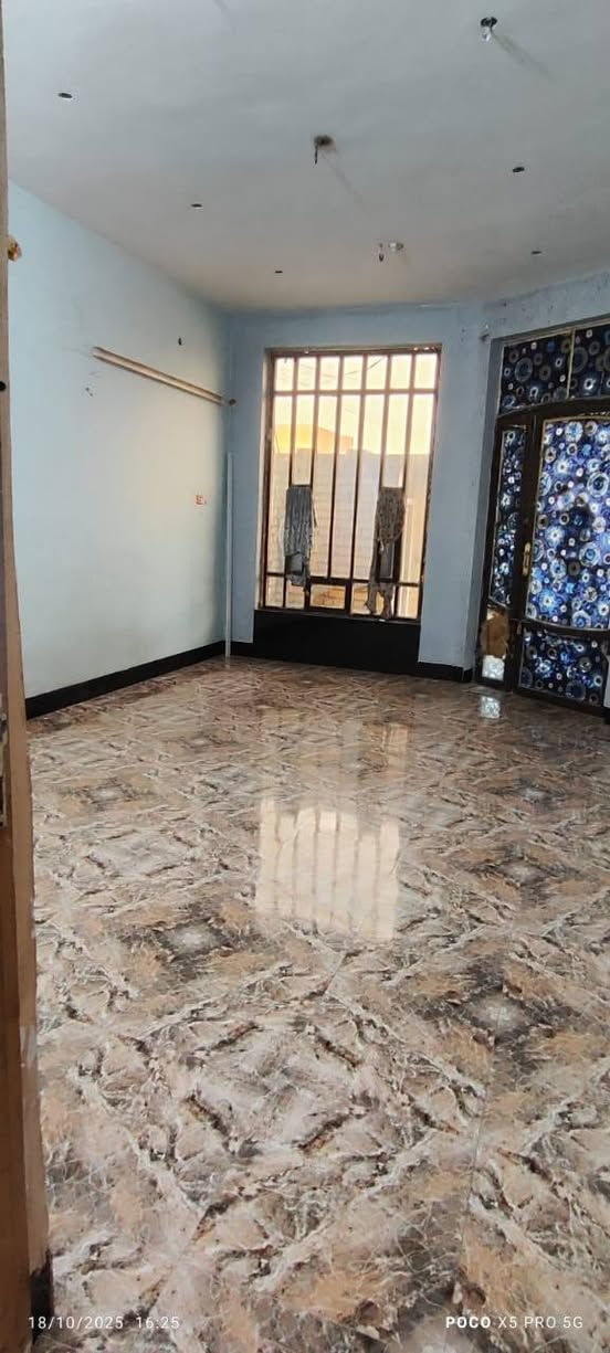 مكلف بالنشر
بيت للايجار في ضباط السريع رابع فرع خلف الجامع مساحه 150متر بيت كامل مواصفات مثل ما موضح بل فيديو  ارضيه سيراميك بل كامل طابق واحد مكون من غرفه كبيره وصاله كبيره ودوانيه كبيره مناور ثنين صحييات كامله سيراميك بدل الايجار 350الف قفل للاستفسار الاتصال على الرقم بي واتساب ***********
