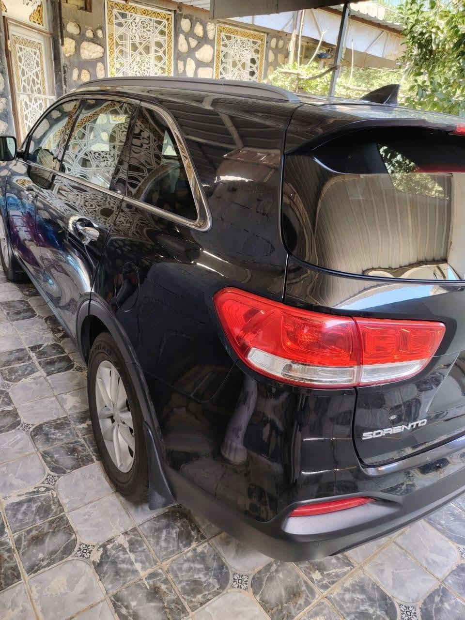 🚗 كيا سورينتو 2017 للبيع (وارد أمريكي) 🚗
​المحرك: 4 سلندر (اقتصادية، قوية، وعملية جداً).
​الموديل: 2017.
​السعر: 155 ورقة (15,500$) وبيه مجال بسيط للشراي الجاد.
​الضمان والفحص: كفالة عامة (شاصي، محرك، كير، كهربائيات) 100%، عدا الحادث المذكور أدناه.
​تقرير الحادث: حادث أمريكي بسيط جداً في (خشم البنيد والدعامية) فقط، وباقي السيارة مكفولة كفالة عامة (مرفق صورة تقرير الفحص الفني "3702.jpg").
​✨ المواصفات والإضافات:
​اللون أسود ملكي (نظافة عالية).
​داخلية بلون بيج راقي، المقاعد بحالة الوكالة ومغلفة للحماية (كما في الصور "3688.jpg" و "3689.jpg").
​شاشة حديثة، كاميرا دوارة، تبريد قطع، تحكم ستيرن كامل، وكشافات أمامية رباعية.
​السيارة بوضع "شغل وامشي"، لا تحتاج أي مصروف أو صيانة.
​📍 الموقع: بابل - الإسكندرية (مستعدون لترتيب آلية النقل أو المعاينة).
📞 للاتصال أو واتساب: ***********
​#سيارات_العراق #كيا_سورينتو #سوق_سيارات_العراق #سورينتو2017 #سيارات_للبيع #بابل #بغداد #البصرة #كربلاء #النجف #السيارات_المستعملة
