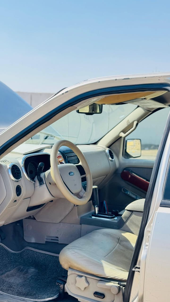 السلام عليكم 
للبيع فورد اكسبلور موديل٢٠٠٧ خليجي
محرك ٦ سلندر كير محرك شرط
بدون صبغ سياره جاهزه من كلشي 
تواير تخم كامل امامي خلفي جديد بلكارتون 
٧ راكب ٣قطع تبريد صدر جديد 
تبريد ثلج تدفئه لايت عالي ناصي زينون 
رقم بغداد دولي باسمي 
السعر٨٥ وبيها مجال 
العنوان بيجي قريه المزرعة 
***********
***********
