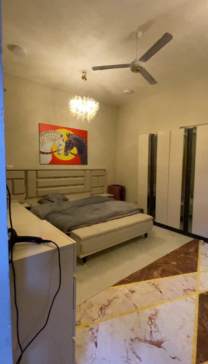 سلام عليكم بيت للبيع طابو زراعي عراقي في التنومة تحت الجسر الايطالي عرض الفرع 10 متر و يبعد 30 متر عن الشارع العام والجسر الايطالي مساحة الدار 200 متر يحتوي على غرفتين منام وصالة كبيرة ومطبخ وصحيات وحديقة بناء جديد الأثاث يباع مع البيت او بدونة الأستفسار الأتصال على هذا الرقم ***********
