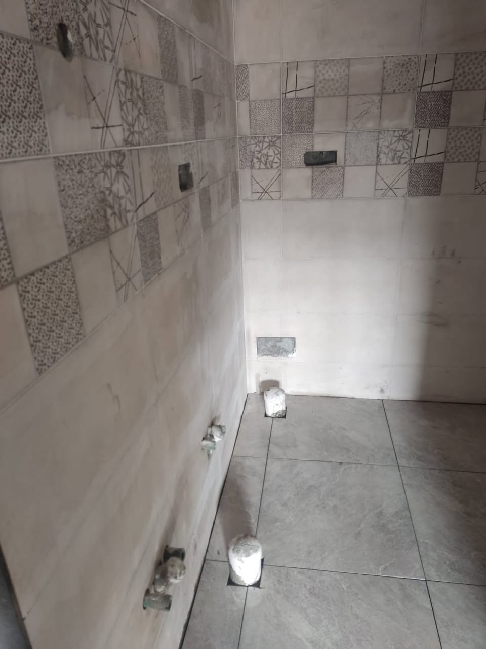 اسطه سيراميك جدران ارضيات وبأسعار مناسبة 
***********
