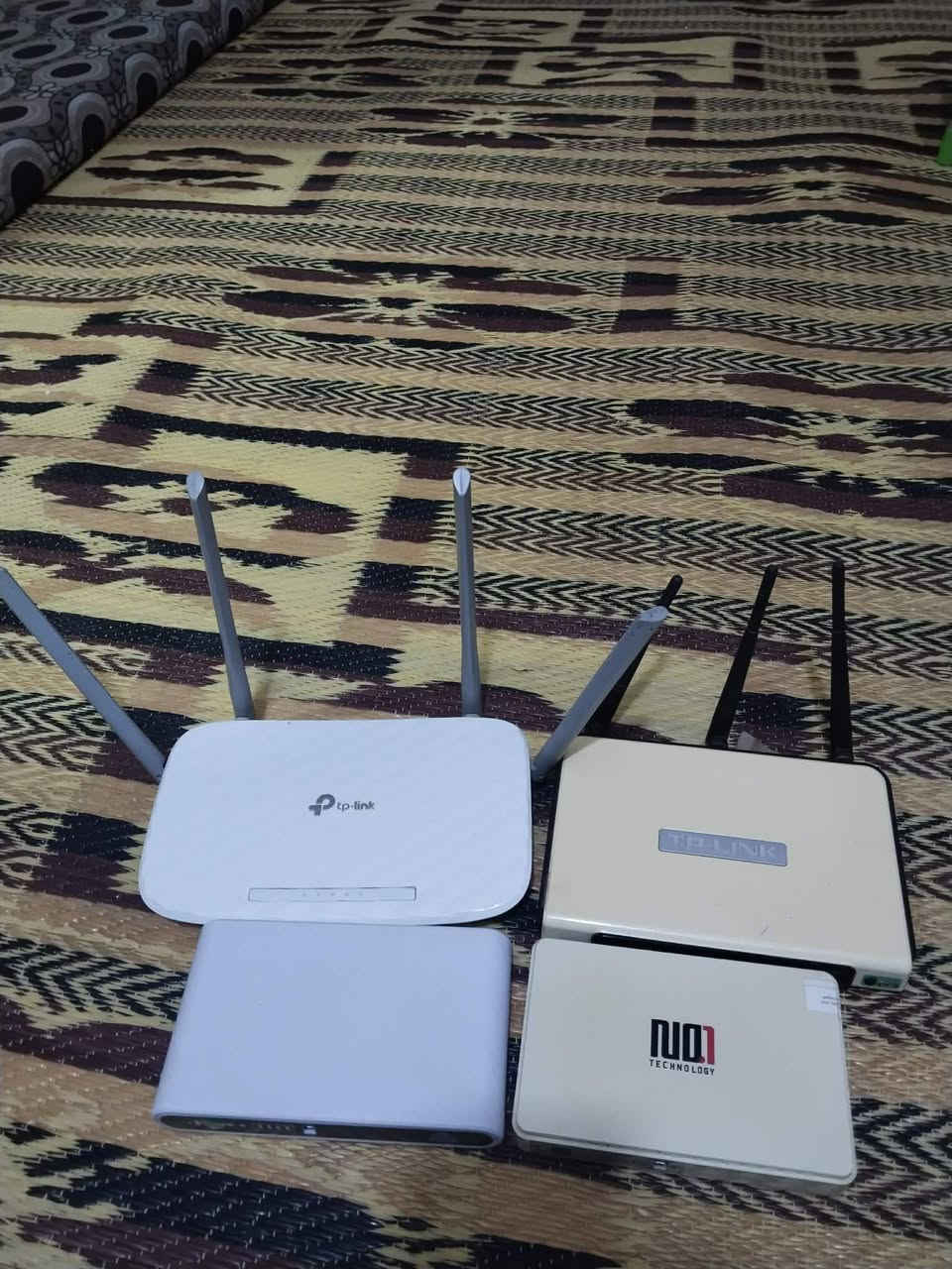 سلام عليكم راوترات جدد وعاكسات مال شحن شغالات للبيع مكاني نجف ***********
