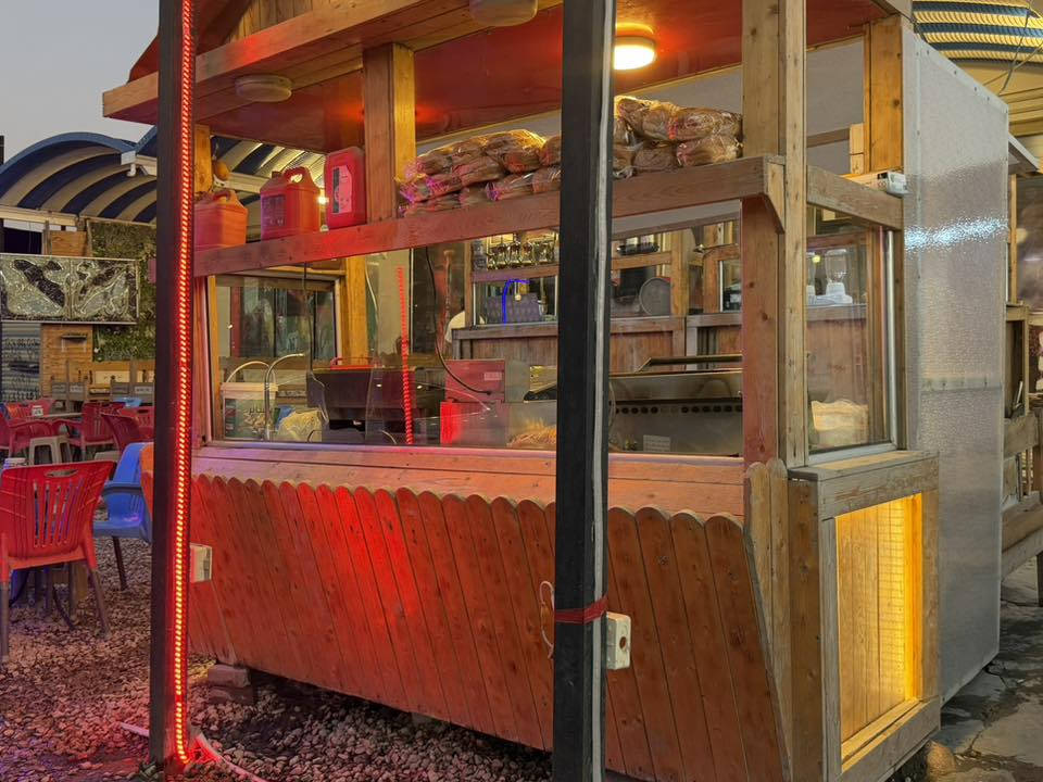 سلام علكيم ميز كافتريا ملحقاته كامله مكان نجف مقابيل ملحق الروان لل استفسار هاذا الرقم ***********
