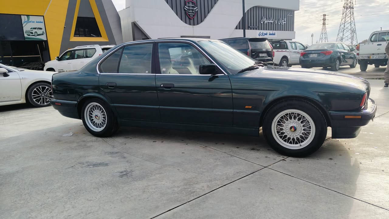 بئیم 525 مۆدیل1992بێ لیدراوە بی سارد تازە بۆیاخە سە یاریە کی زۆر جوانە سلایتە مکینە و گێری تبریتو تە تفیەە
چوار تایە ویلی لۆکە  بشە رت تحویل خرامە بشە رت
...سعر 60 معاملە
 شوین کلار ::ژم***********
