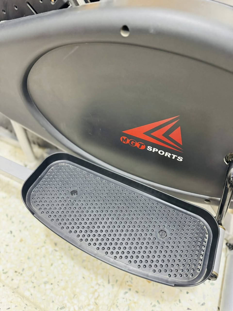 السلام عليكم أجهزه رياضه كله جديد مامستخدام جهاز جري باسكل عدد ثنين ومصطبه اسفل للمعده وشد البطن + دنبلاصات ٣٠ كيلو *********** واتساب
