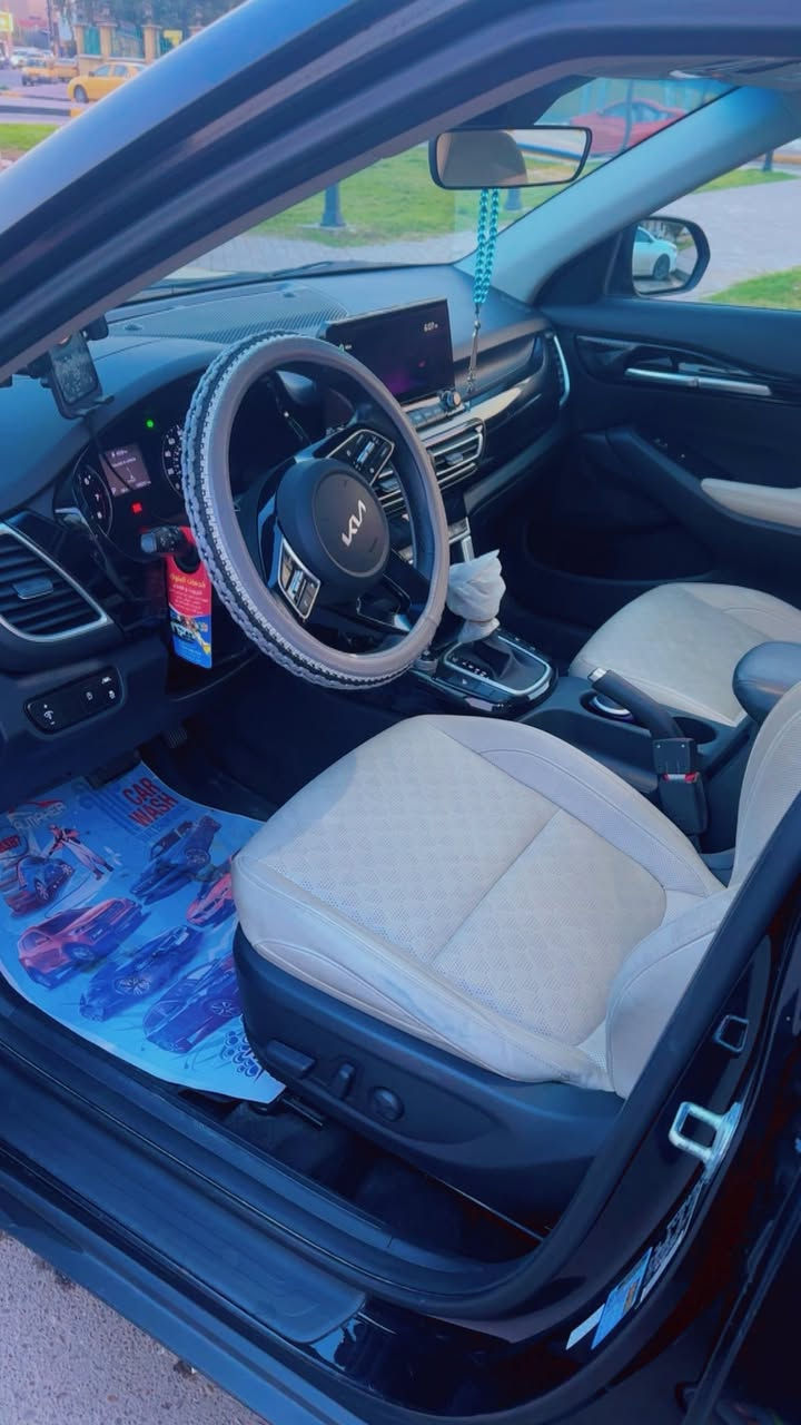 كيا سلتوس موديل2022
رقم اربيل... بأسمي    
اللون اسود
/ محرك 2000دوش                    
/دفع رباعي
/ثلاث وضعيات قياده    
1/سمارت
2/نورمال
3/سبورت 
/تدفئه كشنات 
/رادار امامي 
/حساسات 
/لد امامي  
/لد خلفي 
/قيادة ذاتية
/توقف ذاتي 
/كاميره خلفية 
/نضام اوتو ستوب
/فول تحكم استيرن
/اشاير بل مري
/نضام نحدار الجبلي
/نضام التحذير عند الخروج عن المسار  
/حساس اطارات
/نضام اوتو لايت.يعني الايت يشتغل تلقائي بل ضلمة
/نضام إنطفاء ذاتي للمحرك في الازدحام
/مانع انزلاق
/مثبت سرعة  
ABS/  
شاشة كبيرة تدعم نضام ابل كار بلي +اندرويت اوتو
السيارة فول بصمه فتحة سقف تشغيل عن بعد
السياره خير من الله 
وارد امريكي ((حادث... شباك امامي ولايت مثل ممبين بالصور بدون ايرباك بدون قطع صبغ)) 
السعر 170 وبيه مجال
مكان سيارة الاعظمية ***********
