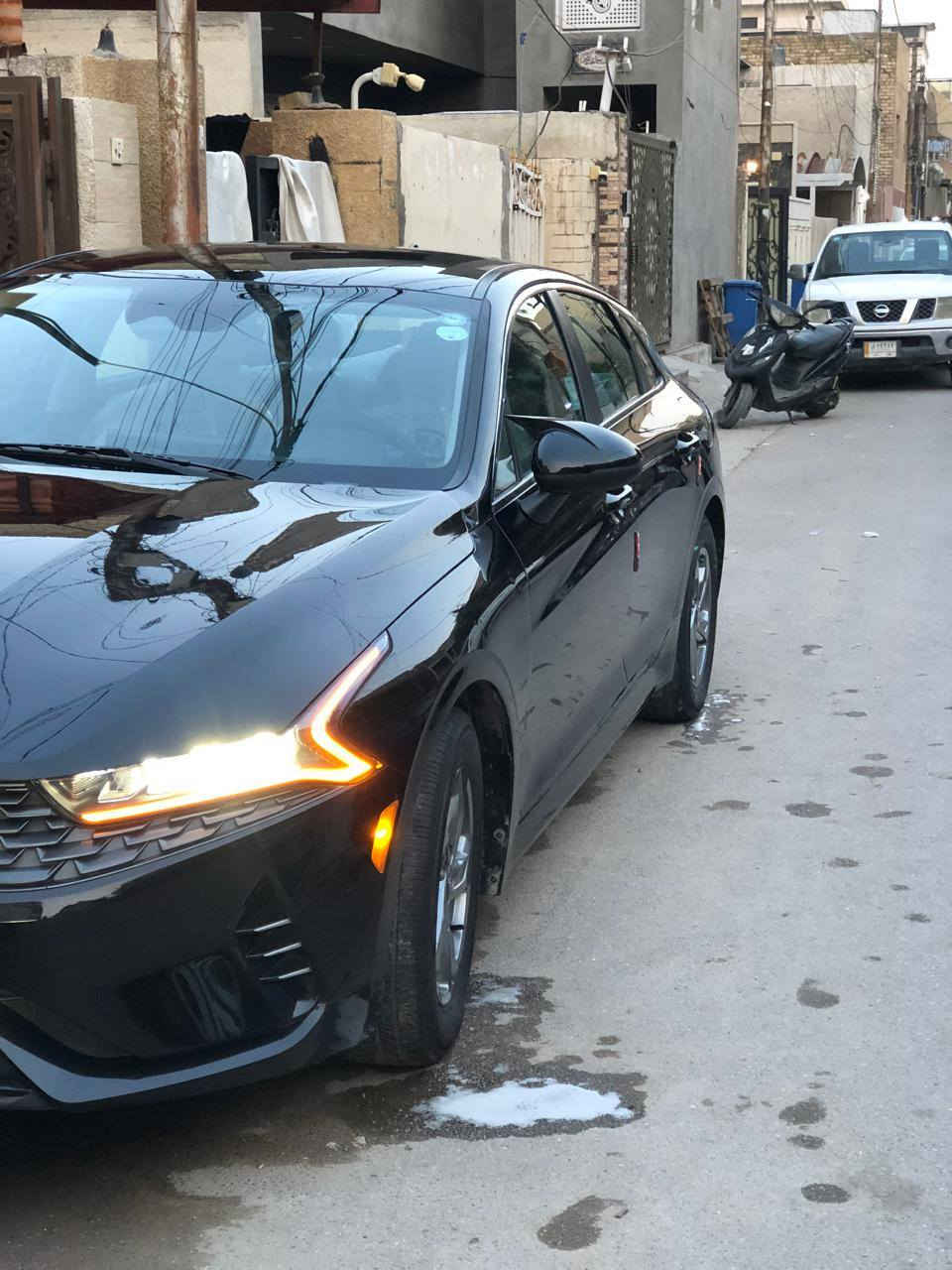 السلام عليكم 
K5 2022 امريكي حادث بسيط جدا تبديل جاملغ امامي ايمن فقط باقي السيارة بلادية حتى الدعامية البلادية صور الحادث مرفقة بالمنشور مع رقم الشاصي 
ايرباك دركة فقط ومرجع سستيم
رقم اربيل بأسمي 
مواصفات 
رادار امامي وجانبي وخلفي
توقف ذاتي
تحديد مسار
وباقي مواصفات السيارة معروفة
ماشية ٤٩ ميل
السيارة نظيفة جدا ومبيهة اي نقص 
السعر ١٧٢ $
العنوان بغداد الشعب 
موبايل ***********
