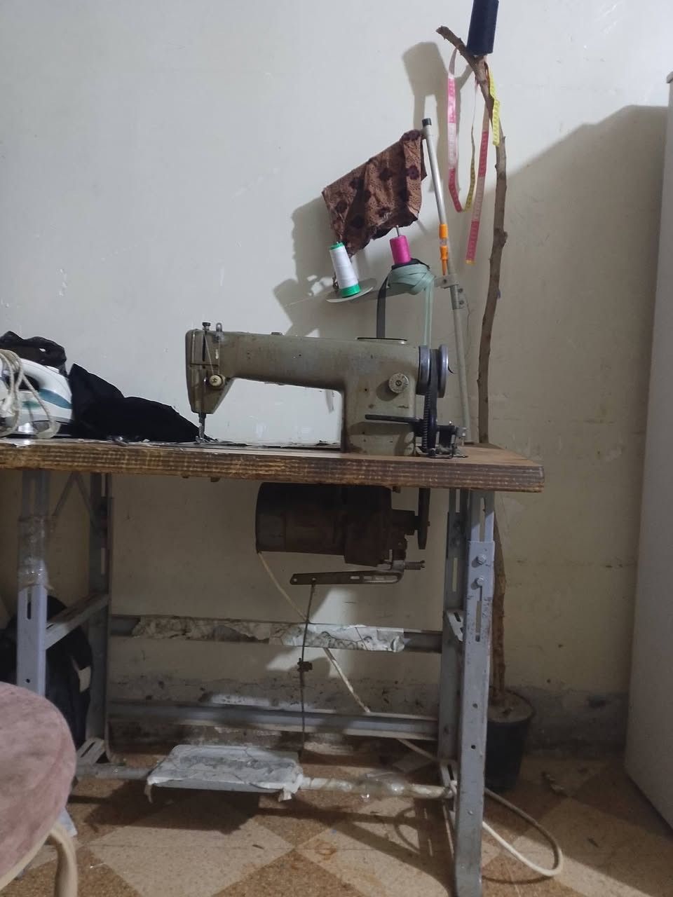 مكينه صناعيه نضيفه كلش من ذني القديمات سعره ٢٥٠)ولي حاب عليه غنيه عن تعريف وهذا الرقم ***********
