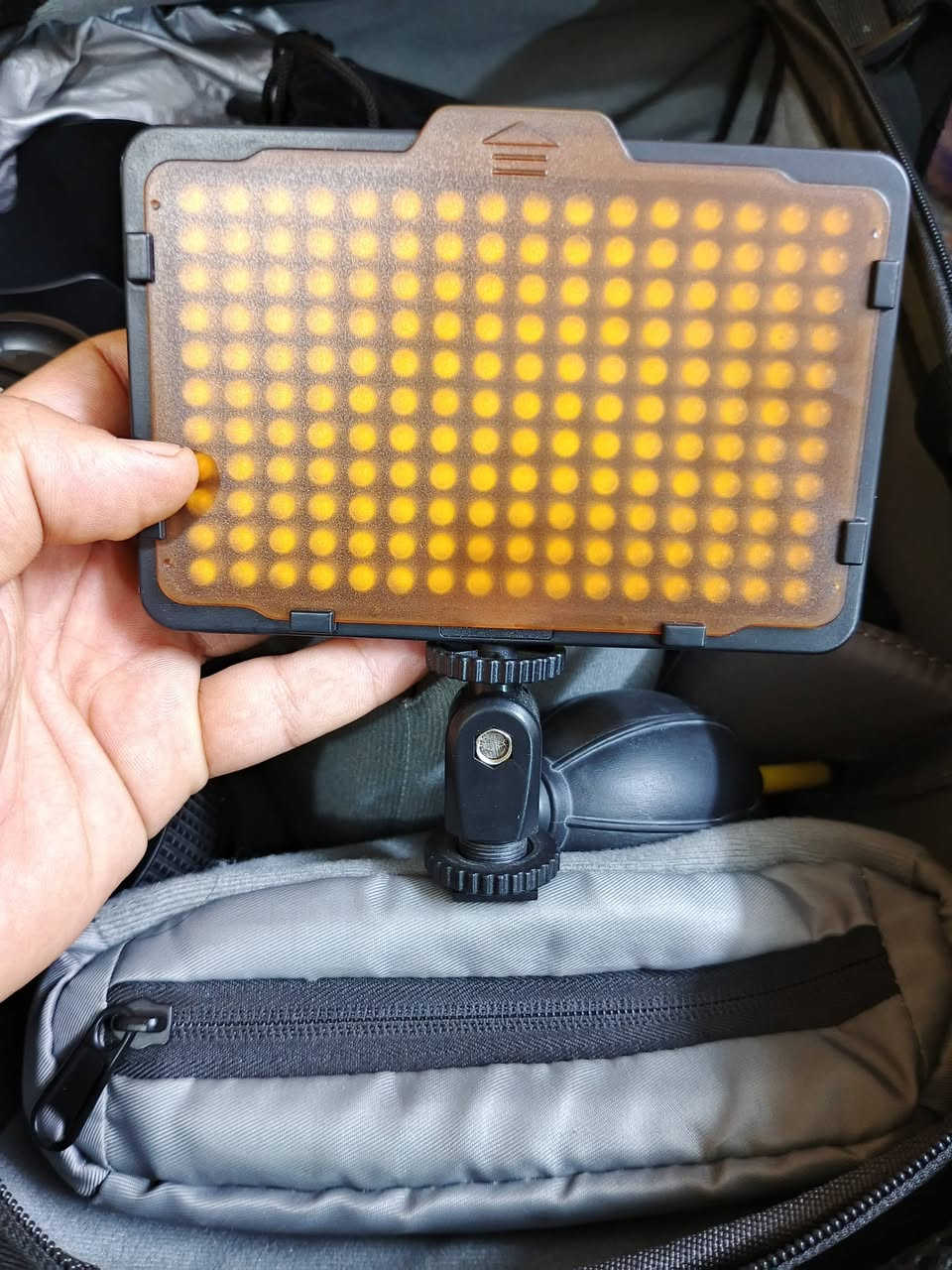 سلام عليكم

عندي كامره D 7200 نيكون نضيفه جدا

الملحقات 

1_ عدسه 70/300 رياضي

2_ عدسه 130 ملم تصوير اشخاص

3_  عدسه 18/140 ملم

4_ هود رياضي عدد 2

5_ فلاش لقطه ماركه GOdox

6_ فلاش مستمر تصوير فيديو

7_ ستان هايدروليك ثقيل 

8_ جنطه ضهر مقسمه مطريه 

9_ بطاريات كامره عدد 2

10_ توصالات نقل الصور من الكامره الى الموبايل والحاسبه

اخواني عده التصوير جاهزه 100/100

وشرط النضافه مستخدمه جدا قليل فقط محرم مده 10 ايام 

للبيع او المراوس بموبايل ايفون 

السعر 900 الف 
مكلفتني فوك المليون الله شاهد
مكاني البصره / الجمهوريه 
***********
جوده الصوره شوفها واحكم
