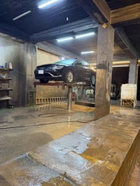 C200 2015  محرك 2400 السعر مناسب  اتصال فقط 07814821209