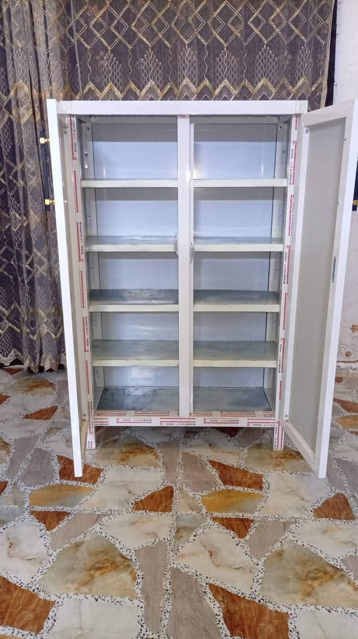 جزامه للبيع نظيف قياس الارتفاع 130سم والعرض 80سم    السعر. 65 الف وبيها مجال الاتصال على الرقم التالي ***********
