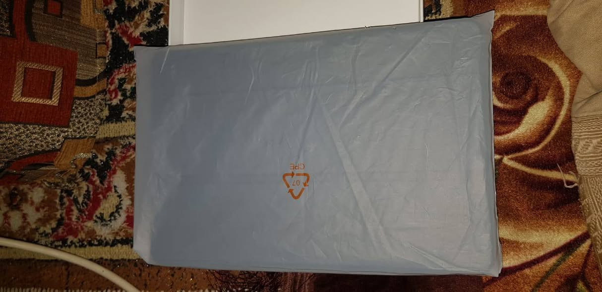 السلام عليكم للبيع ايباد وملحقاته كامله مثل ما موضح  بالصوره مكاني البصره سعره 150 وبي مجال رقم الهاتف ***********
