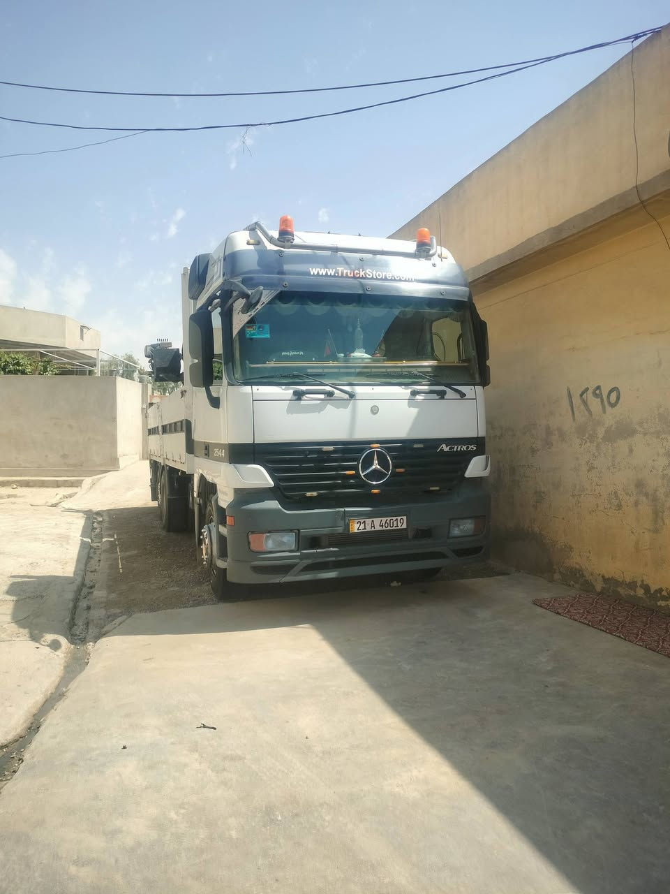 للبيع سيارة موديل2001 سنويا جديد لغاية 2030
 كرين بافنكر حجم 20 اربعه سلايت سعر 450
بي مجال رقم هاتف صاحب سيارة 
***********
