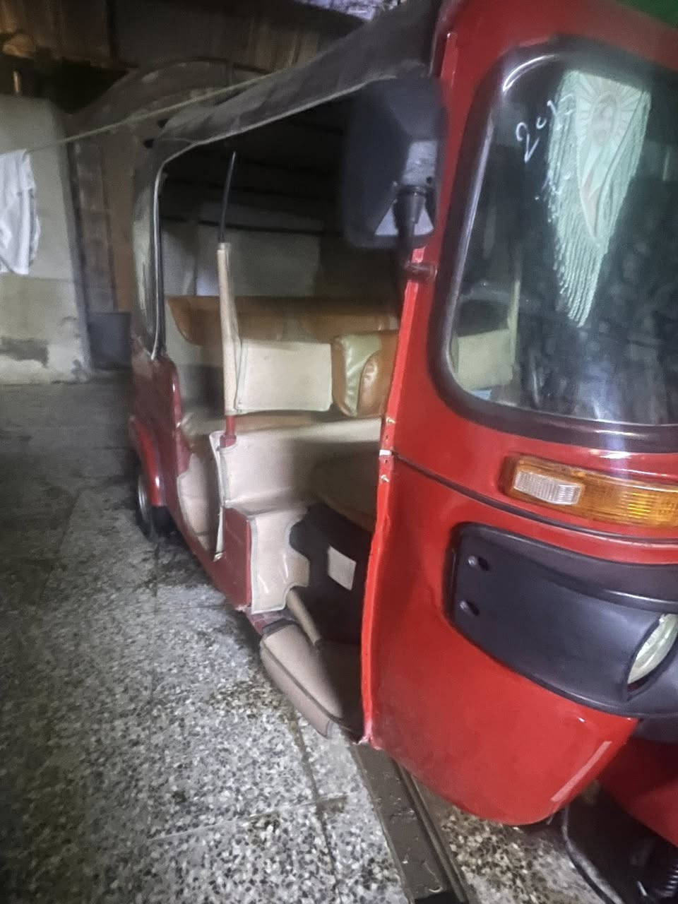 سلام عليكم مره رخصت لادمن تكتك للبيع موديل 17 تكتك نضيفه وخير من الله رقم وسنويه تحويل ثاني يوم تكتك كلشي ماناقصها كبل للشغل رقمي *********** سعرها 4ونص وبيها مجال قليل حك الجيه
