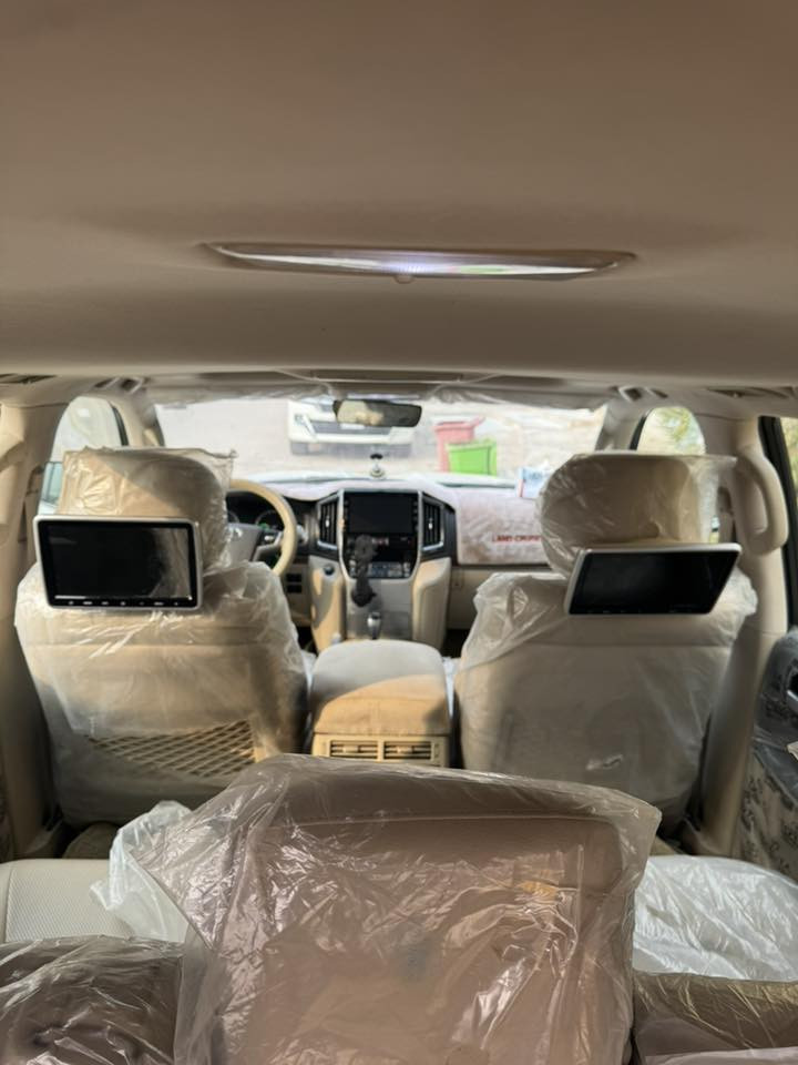 السلام عليكم

للبيع لاندكروز vxr  موديل2018 ساز ضرر  موضح في السونار

جديدة بمعنى الكلمه اللون ابيض صدفي رقم بغداد 

محرك 5700

V8

فول موصفات 1/1

بصمه تشغيل 

5 بصمه أبواب لمس 

تشغيل عن بعد 

فتحه سلايت

كشنات ثنين كهرباء 

كشنات جلد 

8ايرباك 

زراكات 

مري شفط 

شاشات خلفيه 

جنطه شفط 

عداد لكزز 

ثلاث قطع تبريد 

حساس امامي 

حساس خلفي  

وباقي موصفات ساز معروفه 

سعر السياره 5شدات و10 ورقه

الاستفسار اتصل على الرقم***********

مكان الناصريه

اني مكلف بالنشر.
