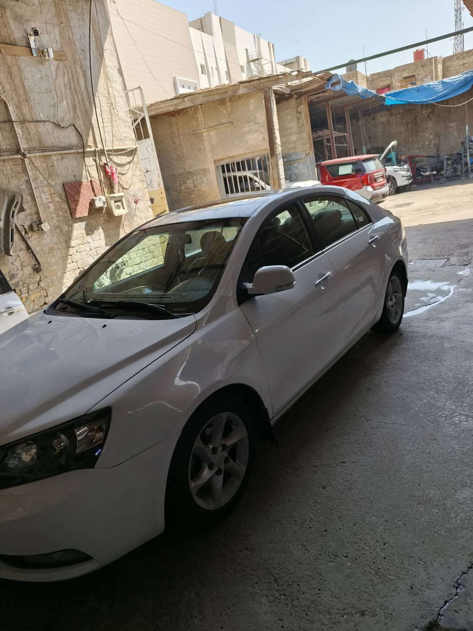 سلام عليكم 
جيلي ام كراند C7 2013 مكفوله كير محرك تبريد ابلادي 
ما بيه اي نقص السعر 58 بيه مجال مكاني بغداد قرب بسمايه 
الا ستفسار ***********
