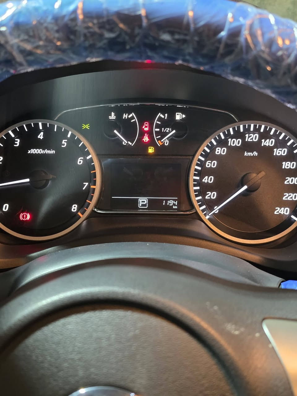 نيسان سينتر ٢٠٢٥ السياره زيرو ماشيه ١٠٠٠ فتحه داخل بيجي  السياره زيرو و بسمي  السعر ١٣٠ قفل بدون عمله ***********

