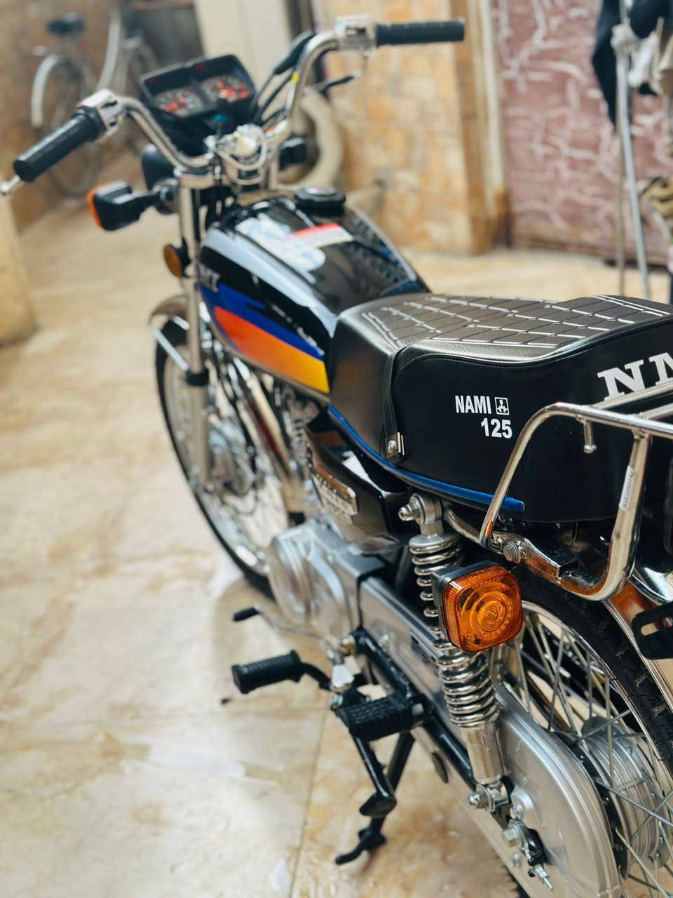 سلام وعليكم شباب دراجه البيع توه مسحوكه اول تبديله دهن له دراجه نضيفه سعر خاص تواصل عل هاذ رقم ***********
