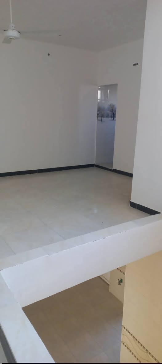 بيت للايجار بالخضراء الاولى مساحه 150متر مقابيل مستشفى واسط الاستشماري ثالث فرع من المنطقه بالباب مجاري كامله وبي نواقص جدا بسيطه 
للايجار 300 الف 
 ‏‪***********‬‏
