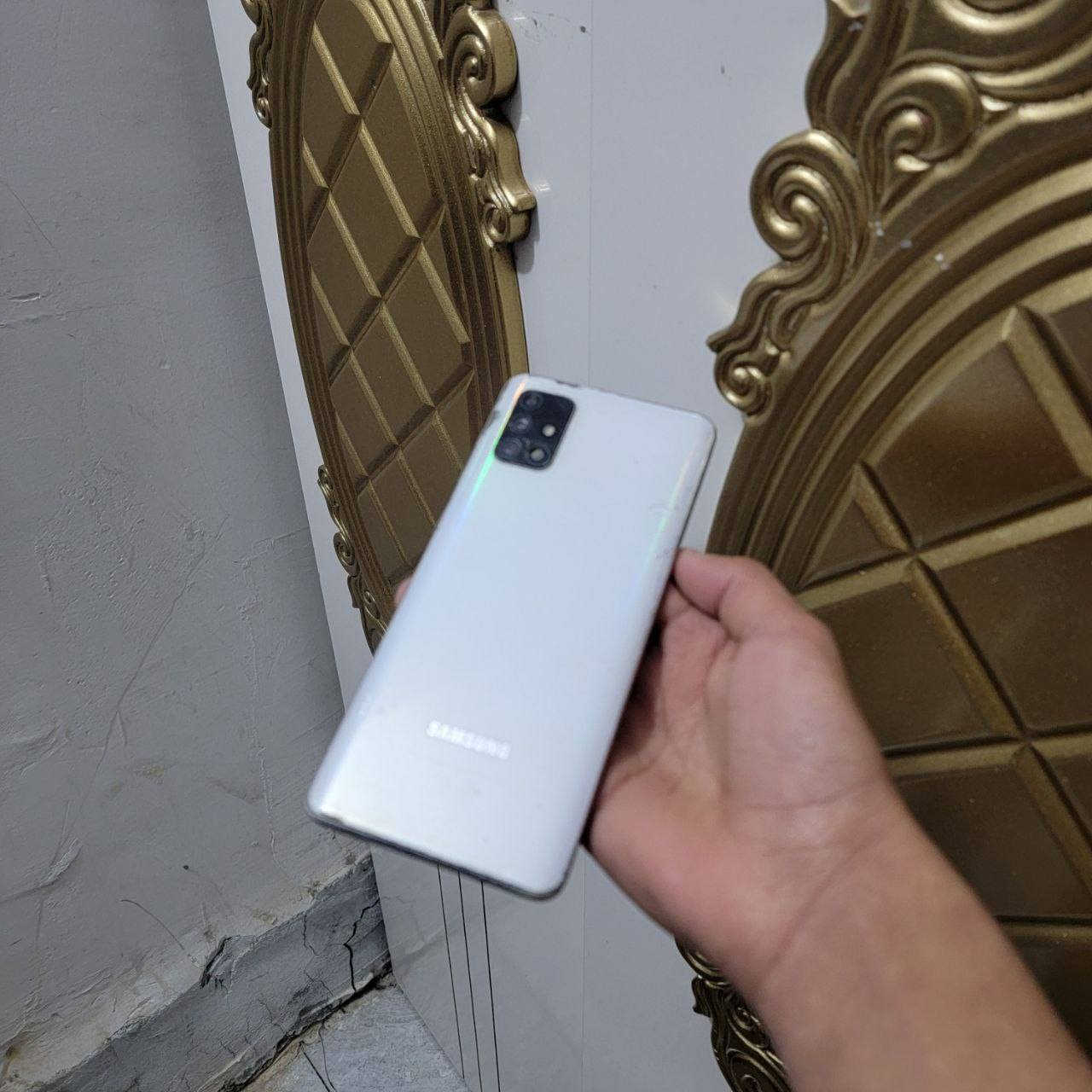 A71
الجهاز نضيف بس بي كسر بل شاشه مامثر الذاكره 128 المكان الشعب حي البساتين السعر ١٠٠ 
*********** وتساب
