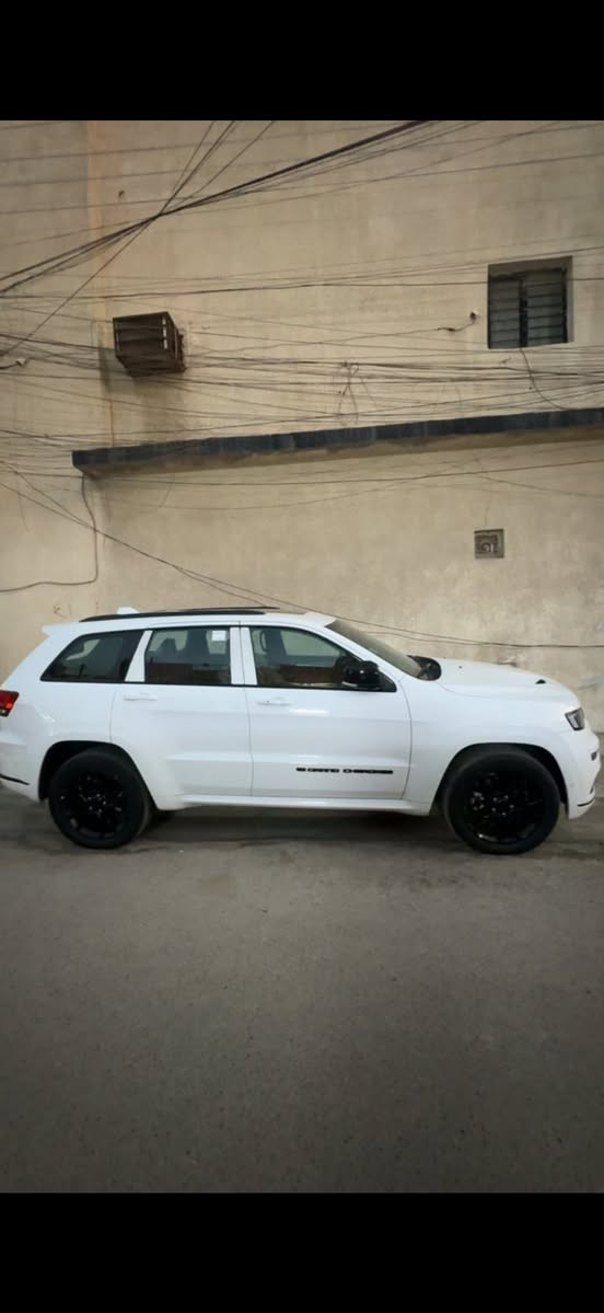 السلام عليكم
السيارة جديدة كلش وبالعافية على الياخذها

‏JEEP GRAND CHEROKEE 2022 S
عدد المسافات35الف كيلو وقابل للزيادة 
جيب فئة:    S
موديل.     2022
مكينة:     V6 3.6

خليجي مكفولة (شركة هارلم) زيرو بغداد ✅

المواصفــات  1/1
بانورامـــا
رادار جانبـي نقطة عميـاء رادار خلفـي
كشن حار بارد - كشنات الخلفية هيتـر
كشنات جلد كنتارة
ستيرن هيتـر + كهرباء
نظام توقف اوتـو ستوب
حساسـات امامي خلفي
صندوك كهربائـي
سماعات سستم صـوت
دمام بالصنـدوك
بصمة و تشغيل عن بعـد
كيج الكترونـي
نظام متعدد اوتو للطرق
مري قلاب وشفط

العنوان بغداد حي البنوك
صيانة السيارة كله داخل الوكالة أوراق الصيانة موجودة 
السعر: 410$💵 بيها مجال للطيبين 
للاستفسار: ‭٠٧٧١ ٣٤٠ ٥٥٤٦‬
اتصال او واتساب
