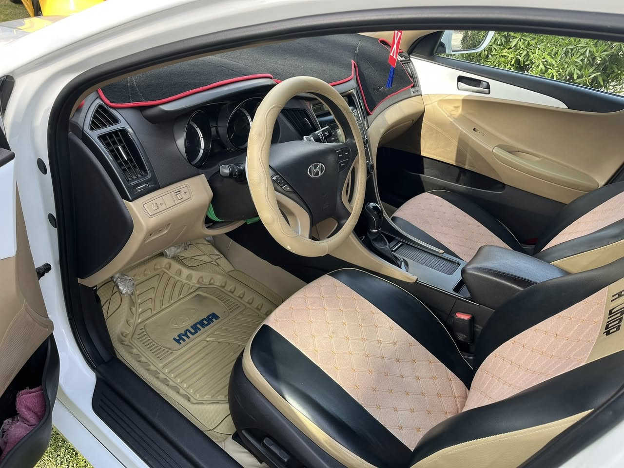 السلام عليكم سوناتا موديل 15خليجي بيه ثلاث قطع بنيد وجاملغ الخلفي وجاملغ الأمامي بجهت اسائق سياره جديده ع ايدي مراورس بجارجر ***********حله قرب جامعة بابل
