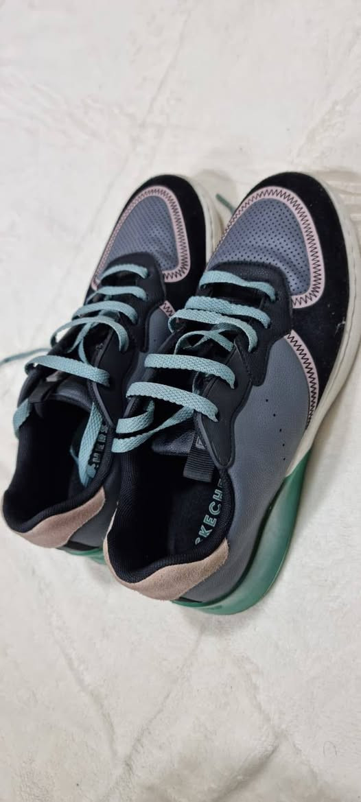 حذاء للبيع سكتشرز اصلي من الوكالة تم شراءه ، لا تقليد ولا كوبي ولا ماستر  ، ملبوس كم مرة ، مصنوع من الجلد والشاموه ، القياس طول القدم  ٢٦.٥ سم ، السعر  65 الف  .


**إذا كنت صاحب هذا الإعلان وتريد حذفه لأي سبب، رجاءا أرسل رسالة إلى الدعم الفني**