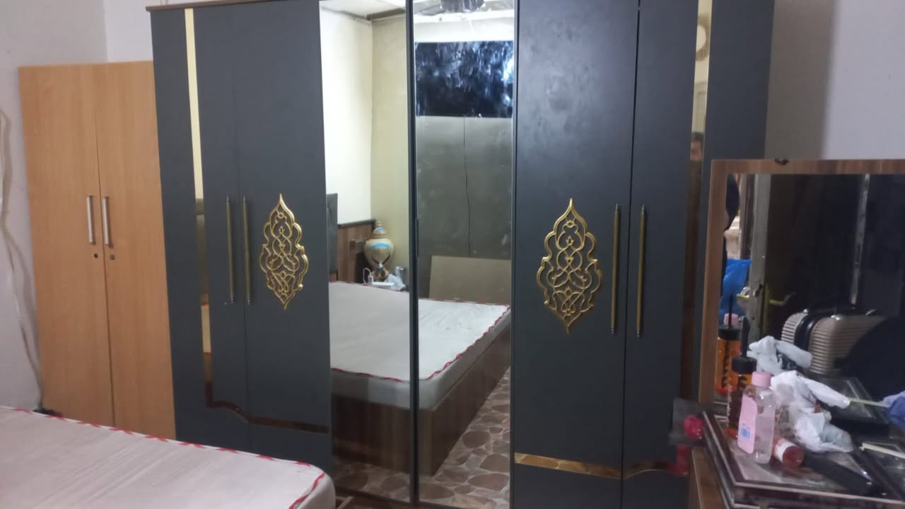 غرفة اخشاب 6 قطع كلش نضيفه دوشكها الطبي الاصلي للبيع بسعر مناسب 
للستفسار ***********
يوجد توصيل ..عنوانه سليمانيه بكرجو شارع عوال مقابيل حديقه كوستجم او مدرسة شنيار للبنات
