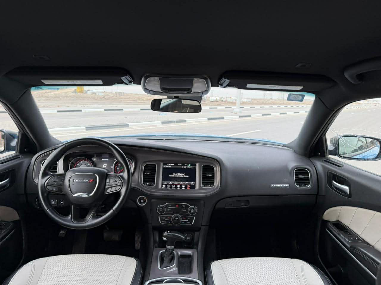 سلام عليكم
جارجر مديل 2023 اصل رقم بصره وارد امريكي 
مكفوله من الضربه والصبغ والغرق مكينه 3600 تو ويل ماشيه 45 ميل 
مواصفات 
شاشه كبيره كار بلي 
كشن كهربائي حضن 
كشن جلد 
تشغيل عن بعد 
باقي المواصفات معروفه

مكاني البصرة
شراي يتصل
***********
