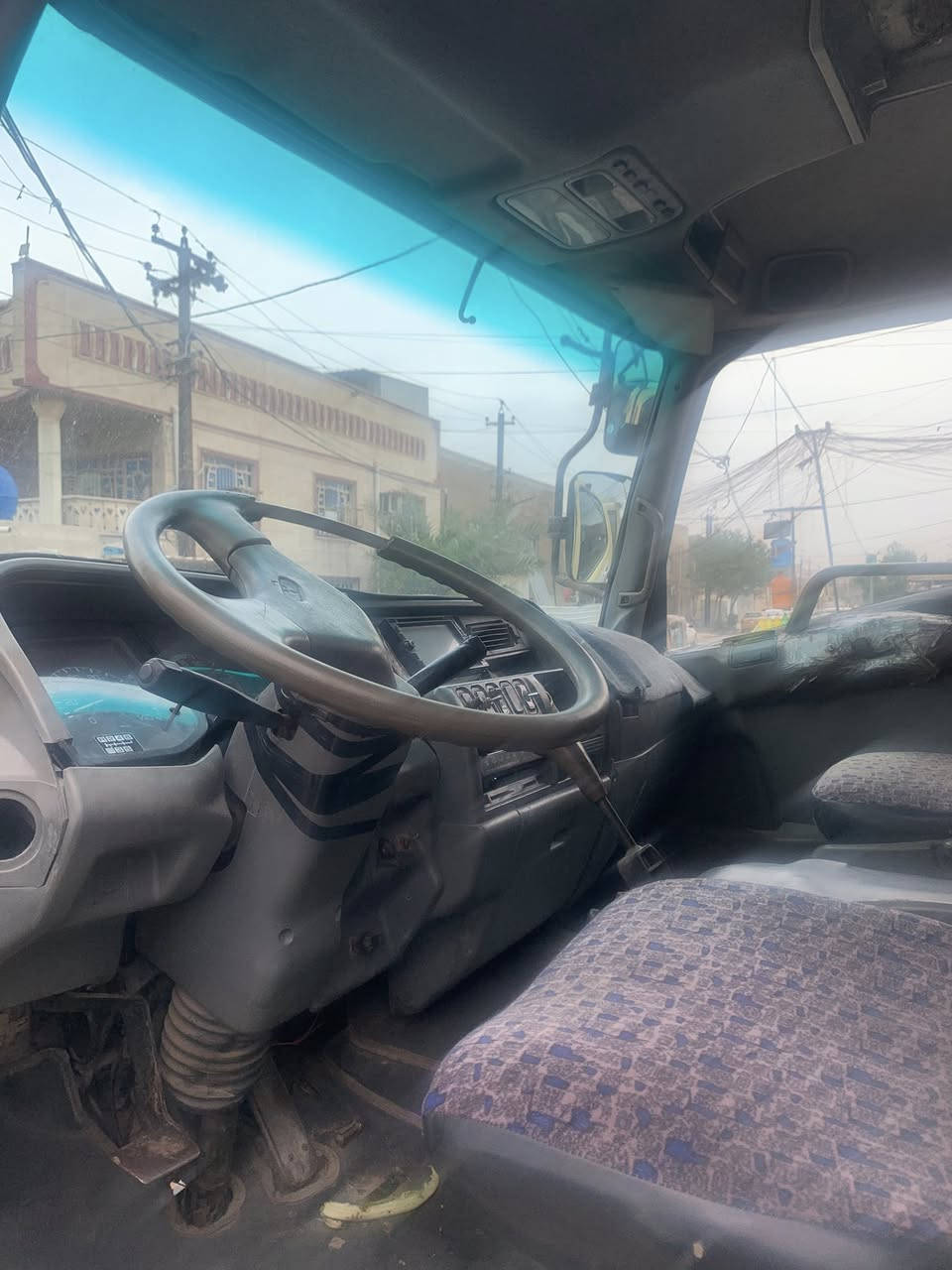 السلام عليكم رمضان كريم بسبب الوعود الكاذبة هينو فوزة بزون موديل 93رقمهة صلاح الدين نكليزي السيارة بالسنوية مسجلة لوري حوضية وقود بس هسة مشدودلهة بدي وبعدهي مامغيرهة ابيعلك عالموجود امانة الله كير شاصي مكينة اكسل مكفول وقبل شهرين مكينة جديدة السيارة بغداد رقم راعيها *********** السعر ١٣٥ بيها مجال شي بسيط حك الجية
